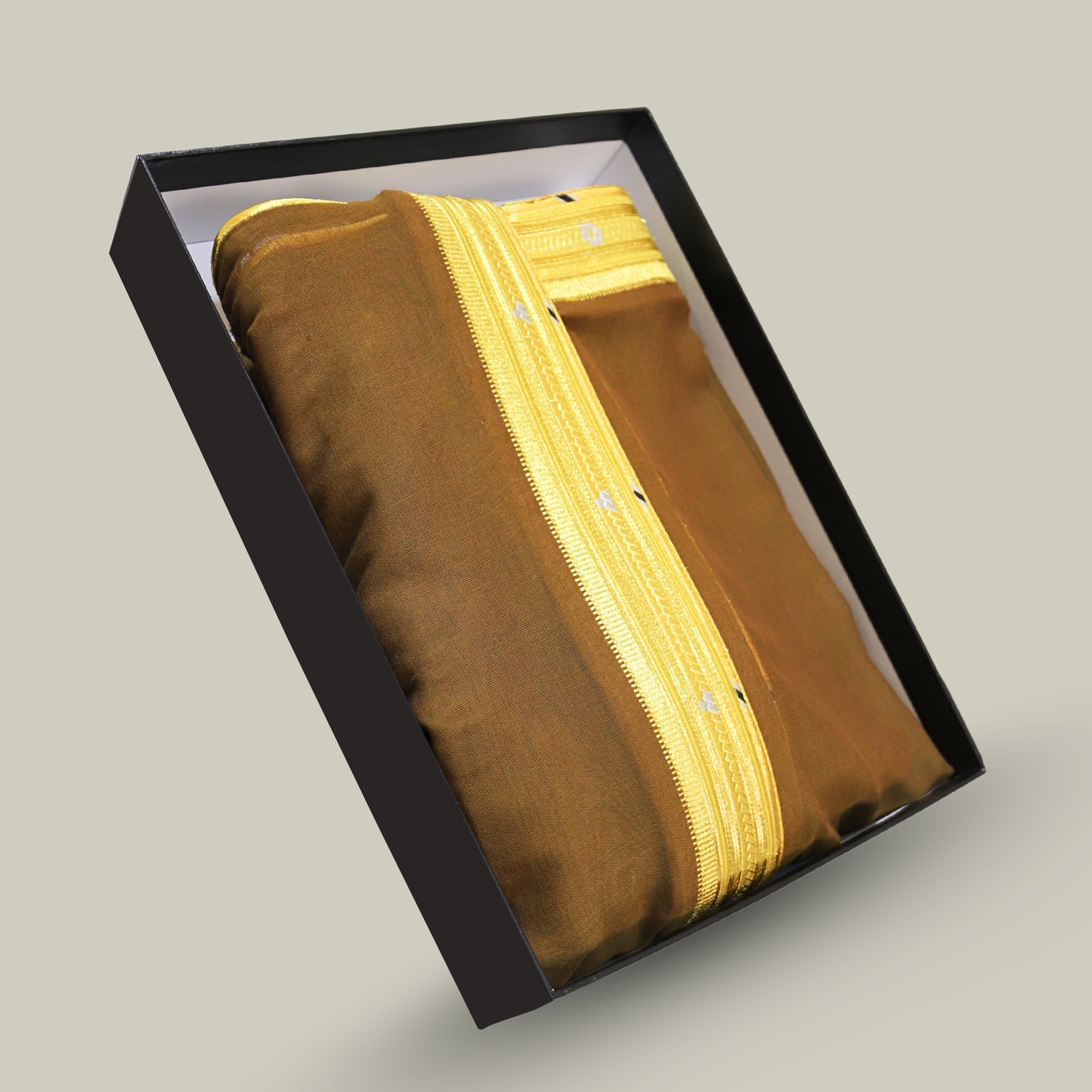 بشت المجموعة الذهبية - بني