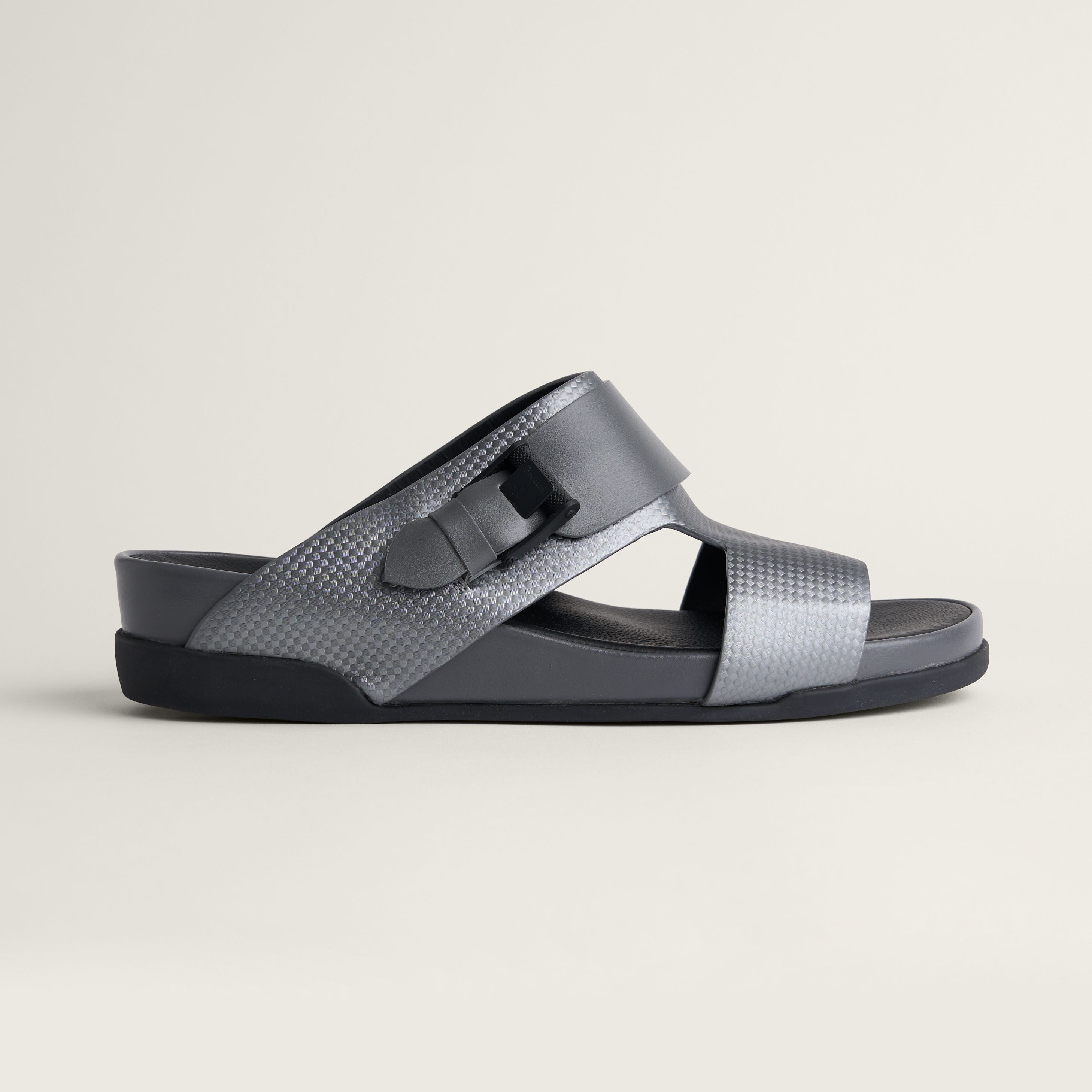 Sandal Carbon Metallic Grey
