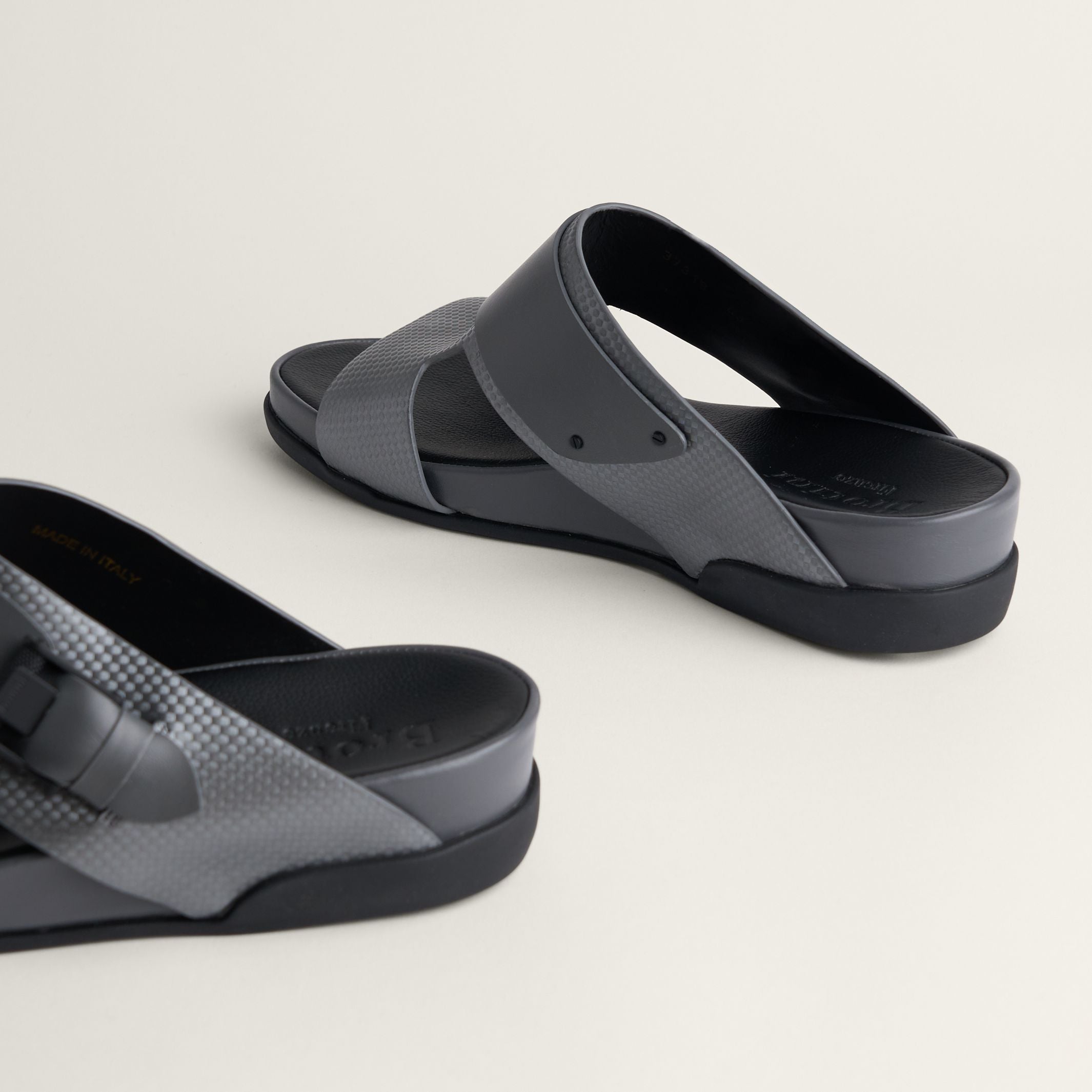 Sandal Carbon Metallic Grey