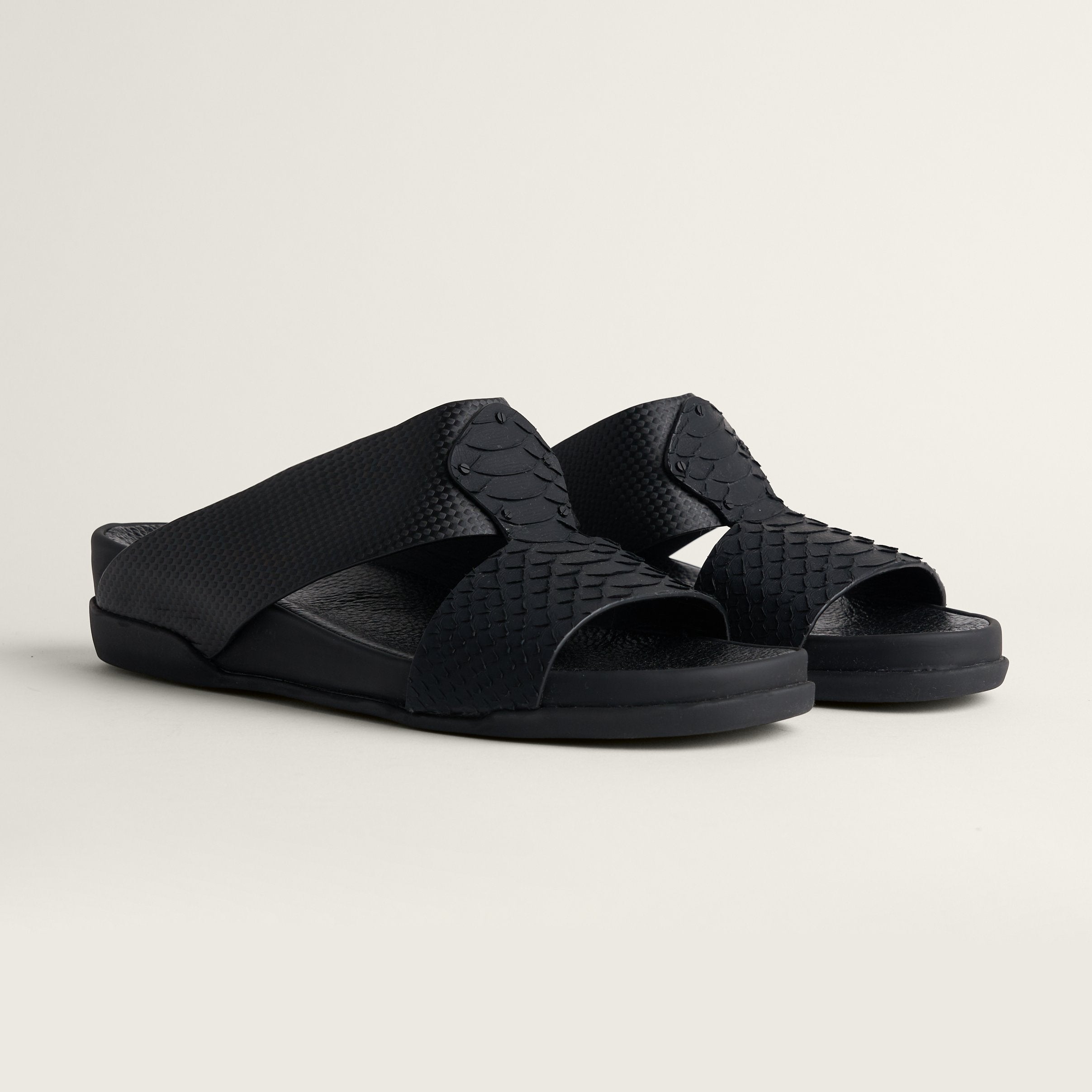 Python Car Carbon Nero Sandal | Italian Handmade Elegance