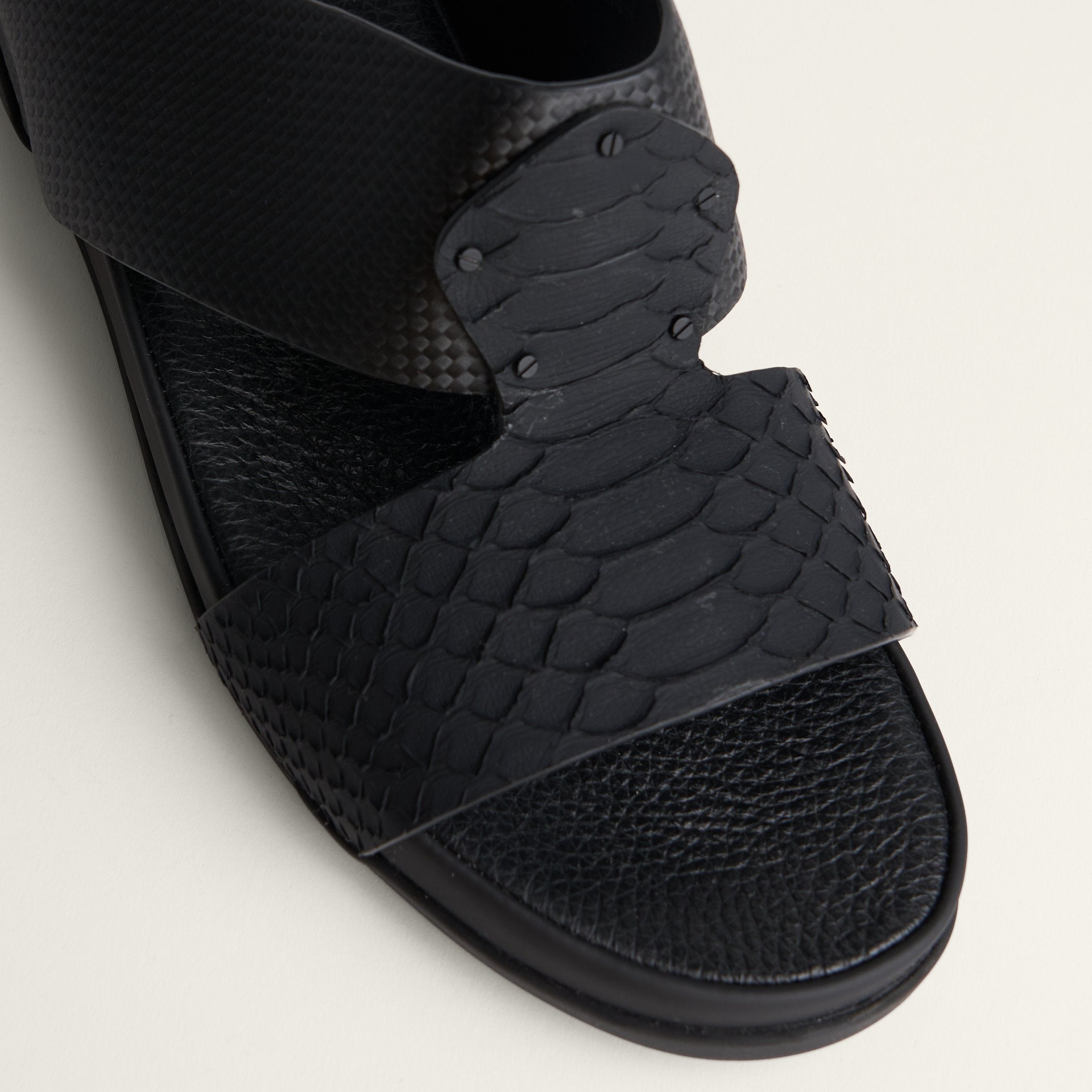 Python Car Carbon Nero Sandal | Italian Handmade Elegance