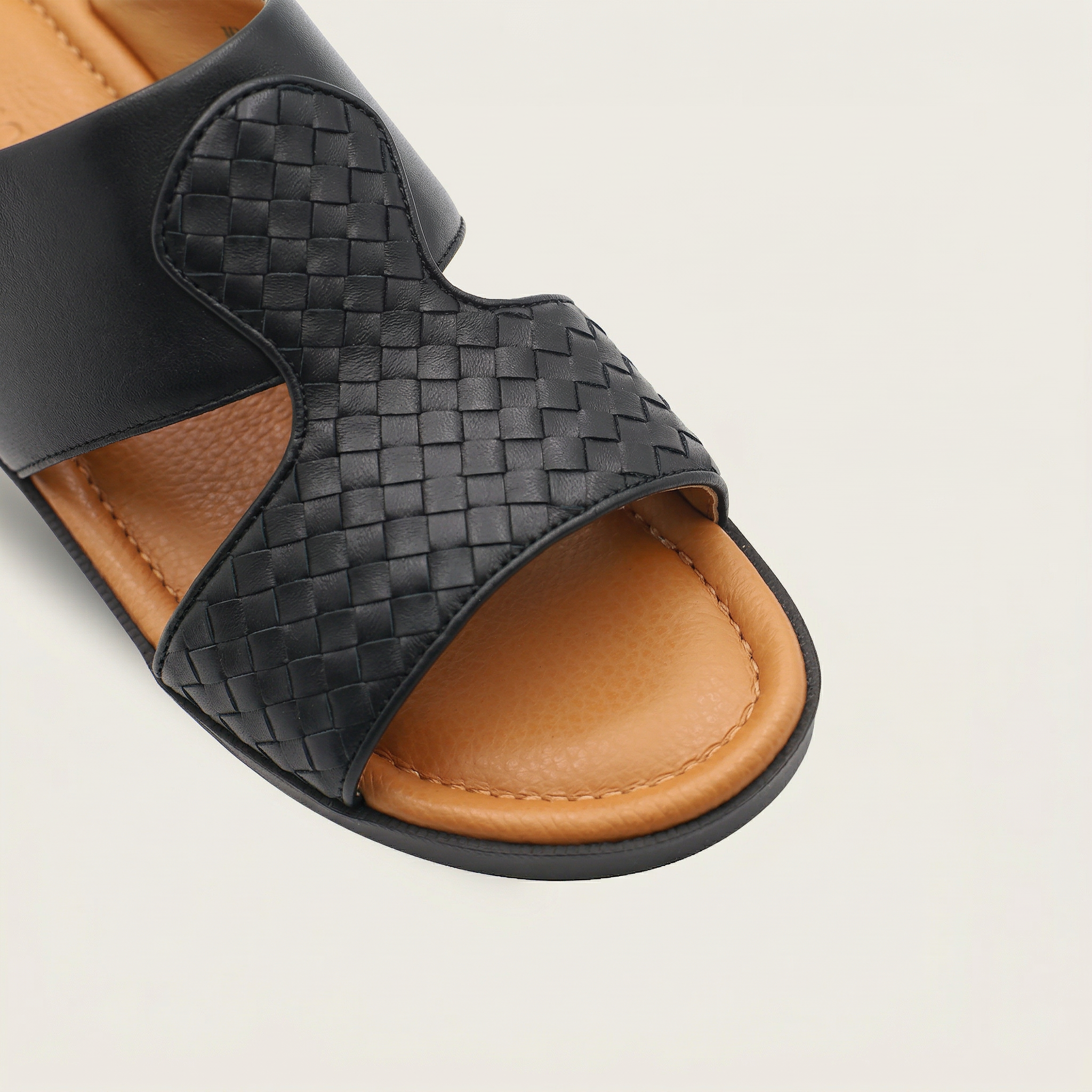 Interlaced Calf Black