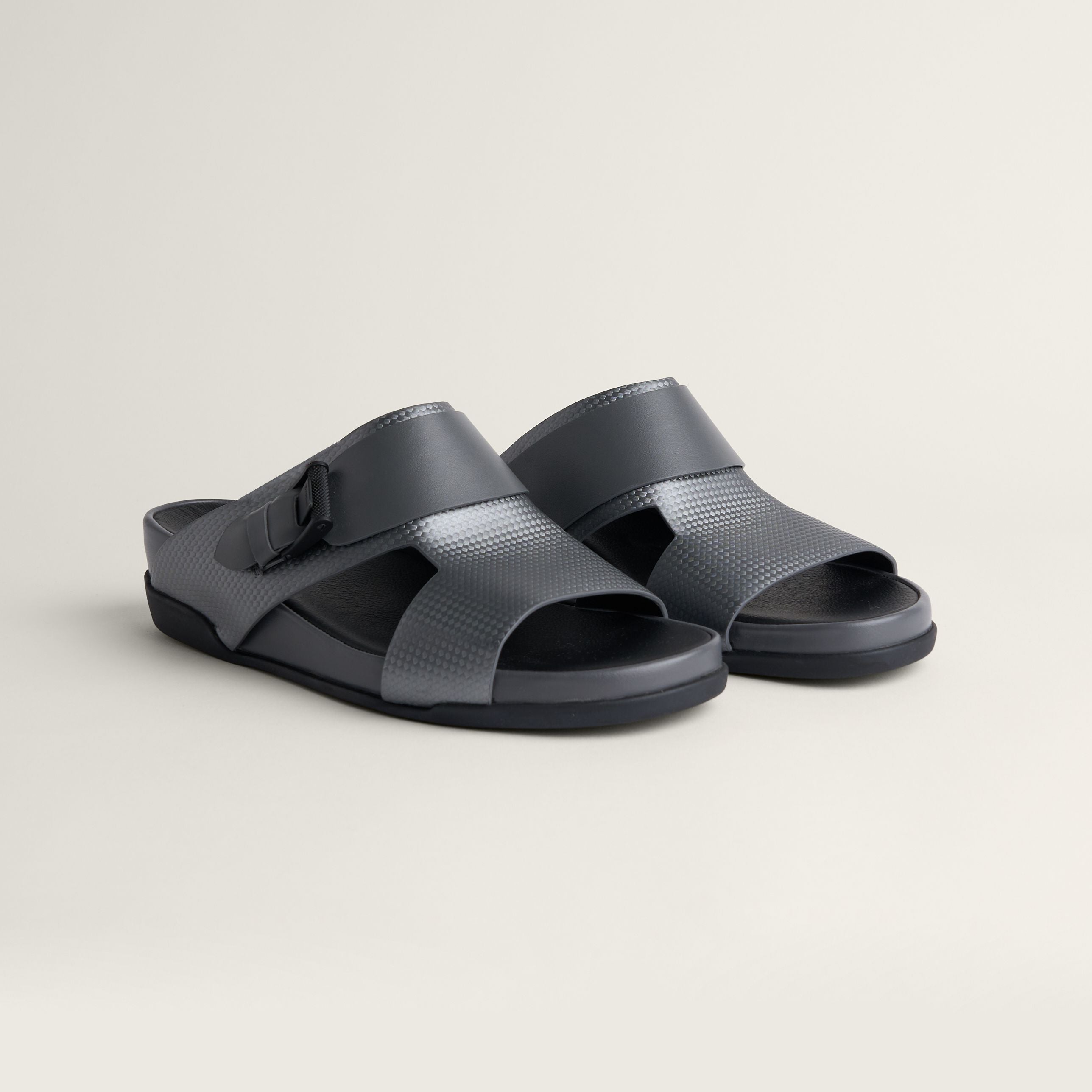 Sandal Carbon Metallic Grey